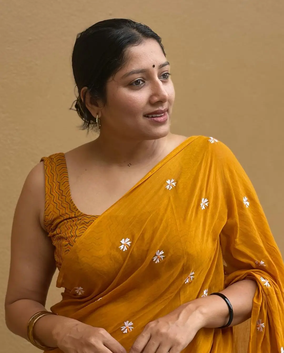 Malayalam Actress Anumol Sleeveless in Yellow Saree